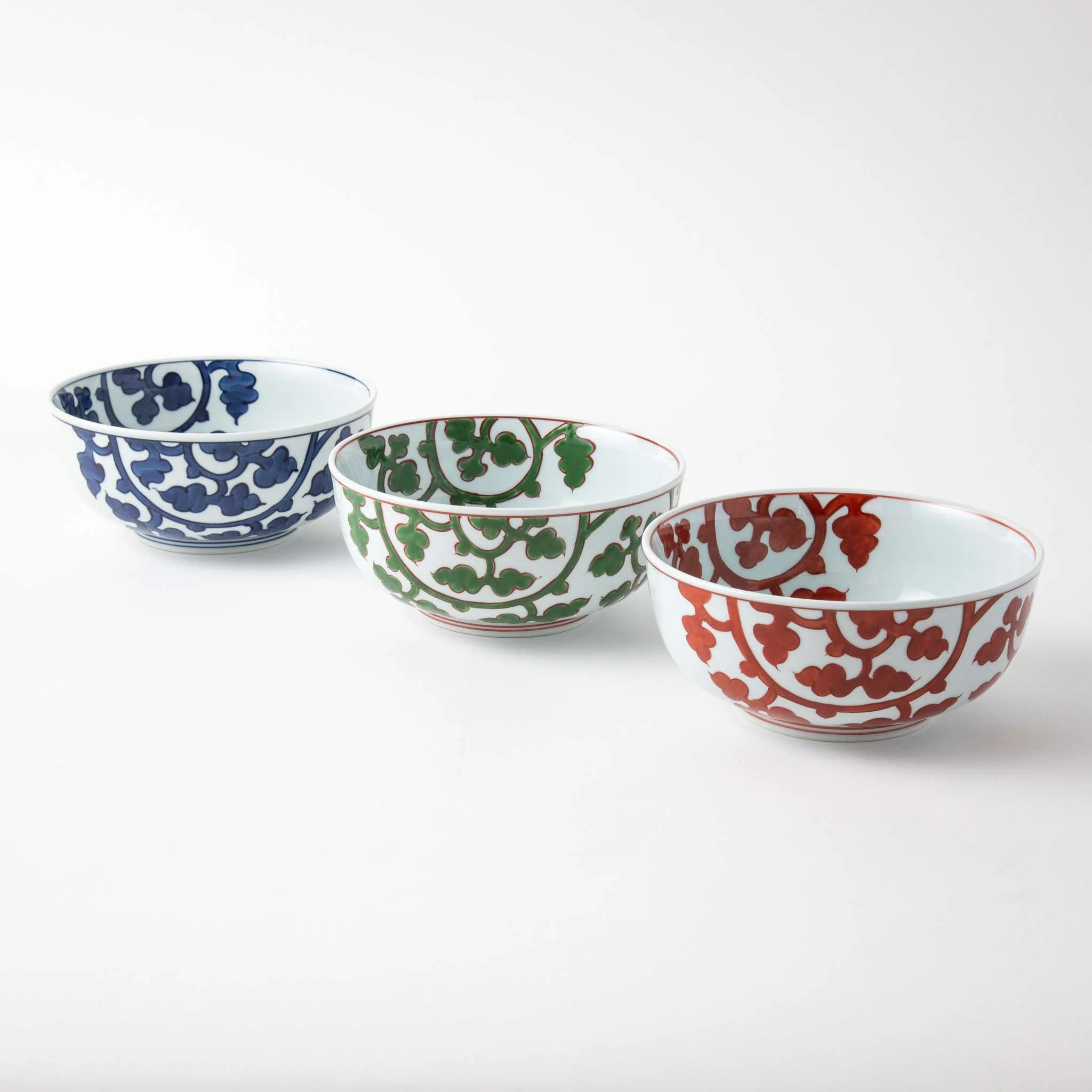 Gen-emon Kiln Arita Blue Arabesque Noodle Bowl - Image 4