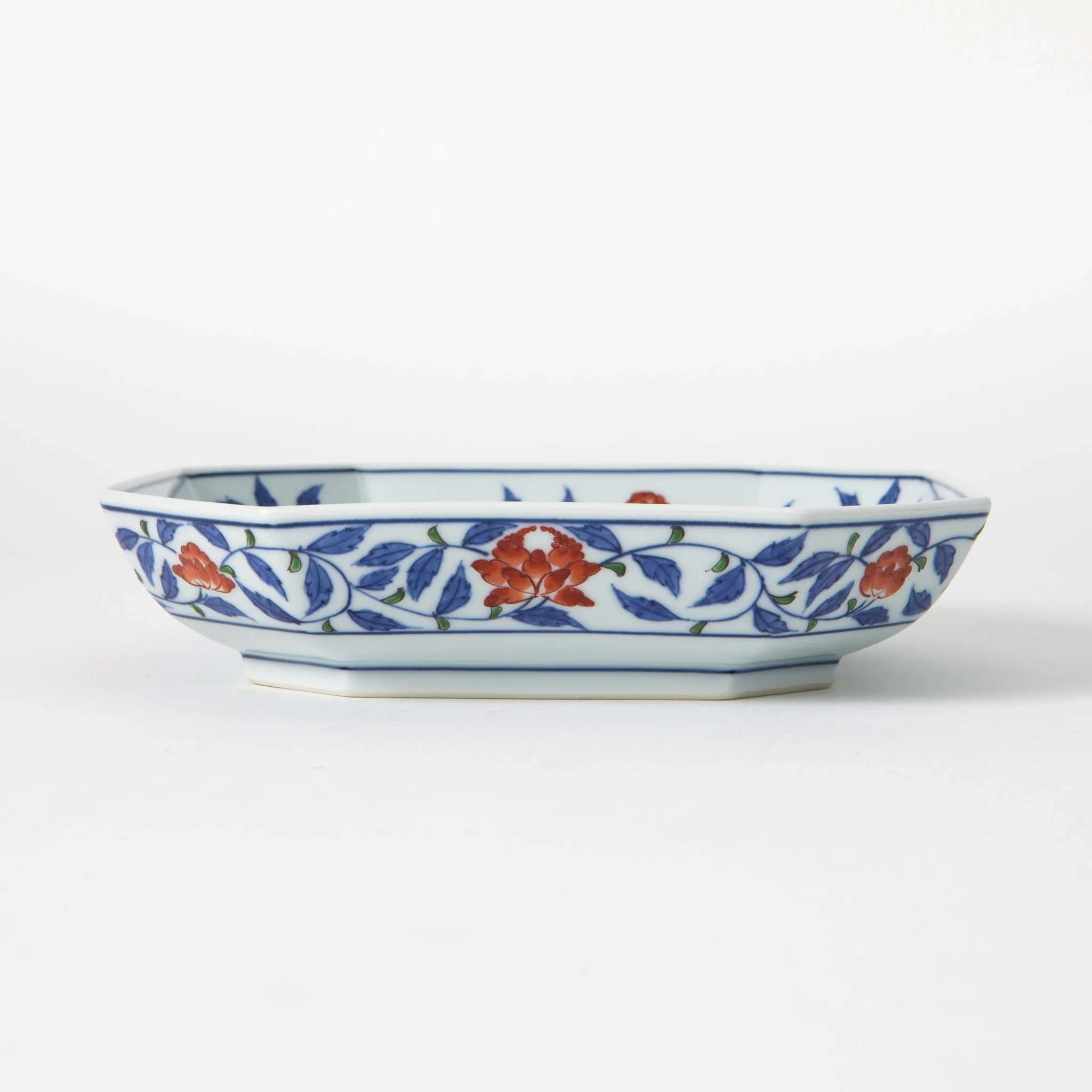 Gen-emon Kiln Arita Flower Karakusa Square Plate - Image 3