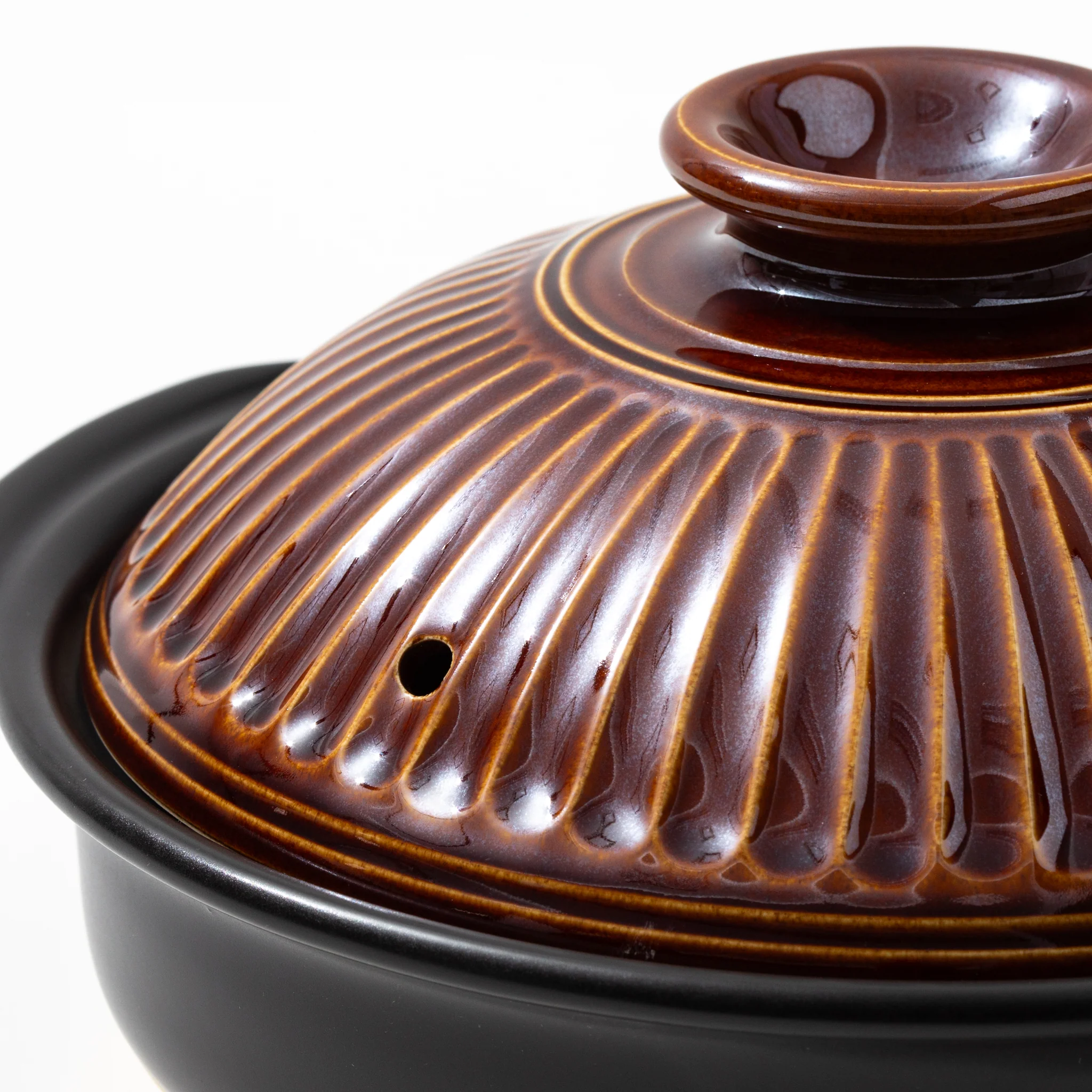 GINPO Chrysanthemum Ame Glaze Donabe Clay Pot (3-4 People) - Image 3