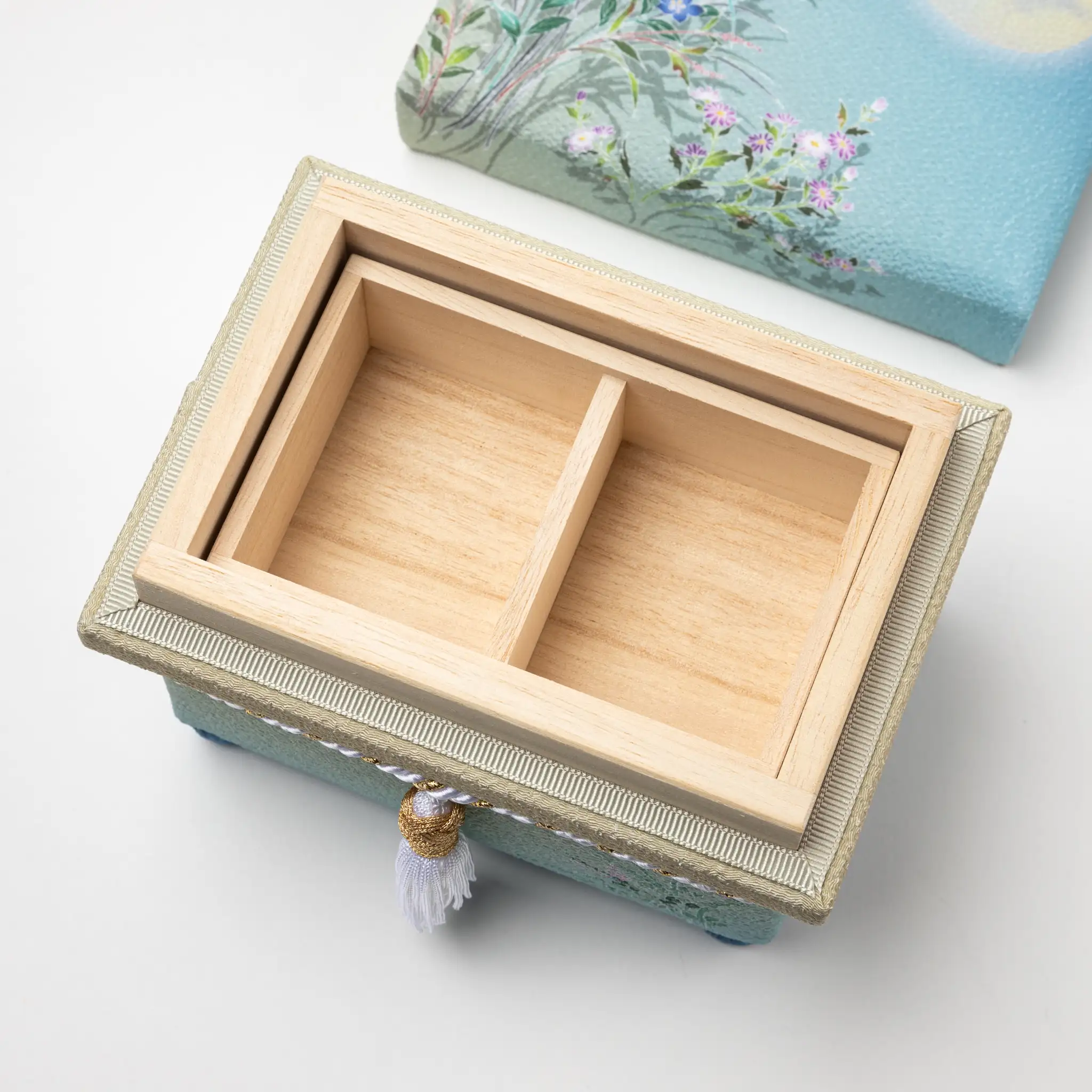 Kaga Yuzen Autumn Night Accessory Box - Image 3