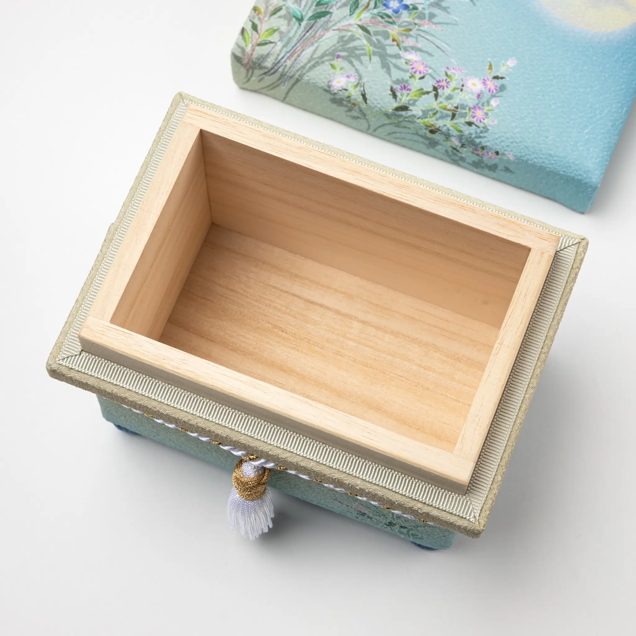 Kaga Yuzen Autumn Night Accessory Box - Image 4