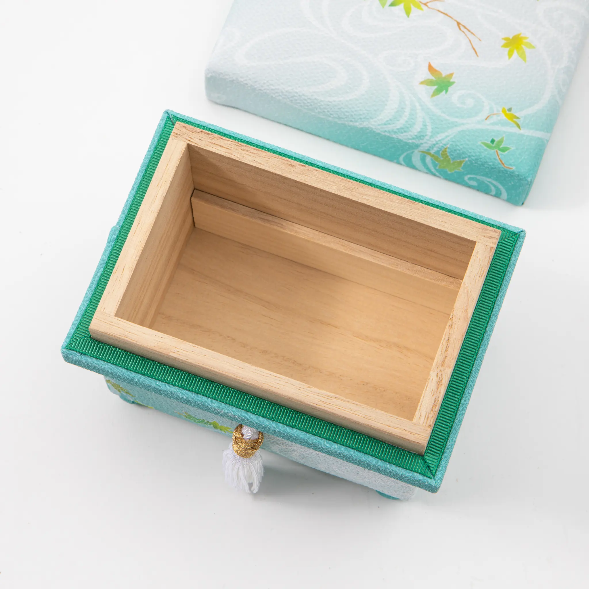 Kaga Yuzen Maple Leaf Accessory Box - Image 4