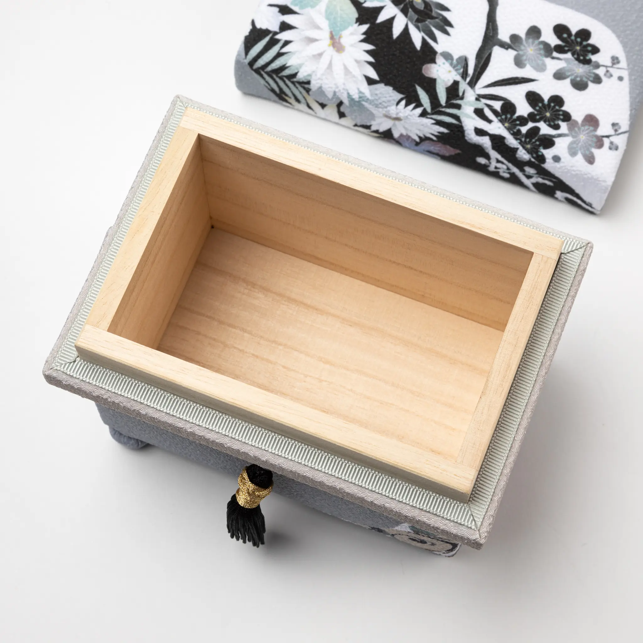 Kaga Yuzen Michinaga Accessory Box - Image 4