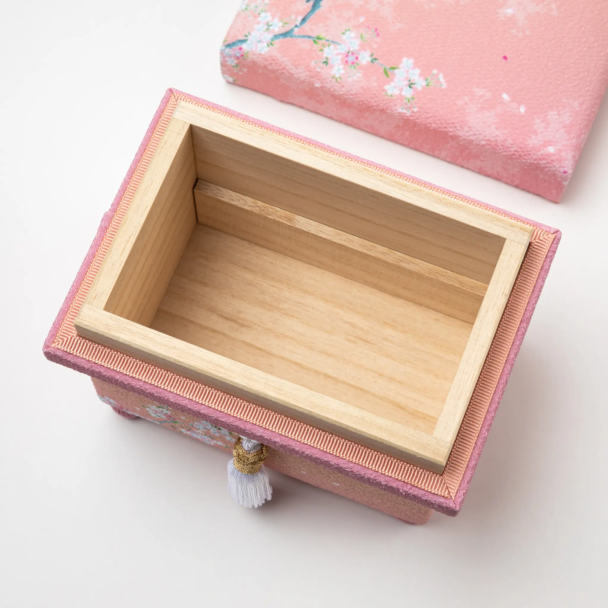 Kaga Yuzen Sakura Accessory Box - Image 4