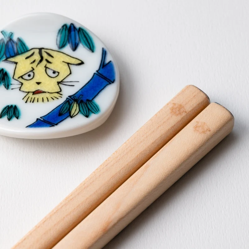 KUTANI SEAL Floral Chopsticks with Chopstick Rest (Bamboo / Take) - Image 3