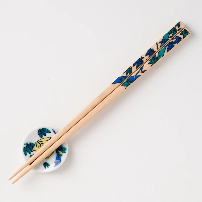KUTANI SEAL Floral Chopsticks with Chopstick Rest (Bamboo / Take) - Image 4